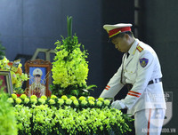 [ẢNH] Những khoảnh khắc nghẹn ngào tại lễ tang 3 liệt sĩ hy sinh tại Đồng Tâm