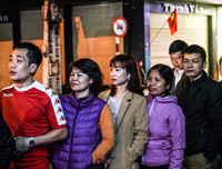 Bà bầu xếp hàng từ rạng sáng chờ mua vàng ngày vía Thần Tài