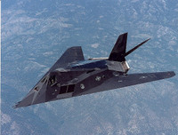 [ẢNH] F-117A Nighthawk phải hạ cánh khẩn cấp khi âm thầm xâm nhập Syria, nghi bị trúng đạn?