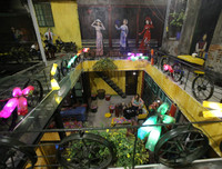 Không gian độc đáo của quán cà phê làm từ đồ tái chế