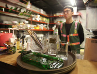 Không gian độc đáo của quán cà phê làm từ đồ tái chế