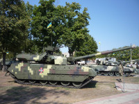 [ẢNH] Ukraine biểu dương lực lượng tăng thiết giáp hùng hậu răn đe ly khai miền Đông