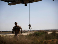 Xem lính Mỹ và Israel sát cánh cầm súng 