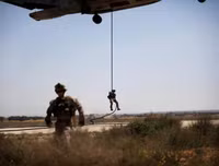 Xem lính Mỹ và Israel sát cánh cầm súng 