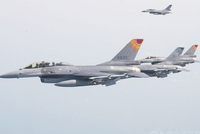 [ẢNH] Trung Quốc nóng mặt khi phi đội 