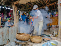 Độc đáo nghề rang ngũ cốc chợ Nủa