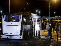 [Ảnh] Cận cảnh hiện trường vụ xe chở du khách Việt bị đánh bom ở Ai Cập