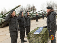 [ẢNH] Nga bàn giao xe tăng T-72B3 lắp ráp cùng đợt với T-90S/SK cho khách hàng đặc biệt