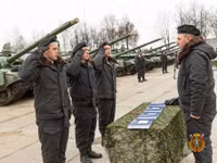 [ẢNH] Nga bàn giao xe tăng T-72B3 lắp ráp cùng đợt với T-90S/SK cho khách hàng đặc biệt