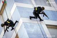 Báo Trung Quốc khen ngợi kỹ năng tác chiến của nữ cảnh sát đặc nhiệm Việt Nam