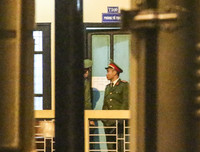 Hình ảnh cách ly bị cáo trong phiên tòa xử ông Đinh La Thăng và đồng phạm