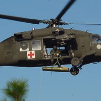 [ẢNH] Xe trượt tuyết đâm rách đuôi trực thăng Mỹ