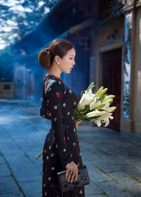 Hoa hậu Thu Hoài dù 3 con vẫn gây sốt với bộ sưu tập áo dài