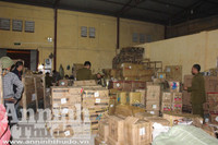 Cận cảnh hơn 4 tấn hương liệu, phụ gia pha chế trà sữa không rõ nguồn gốc