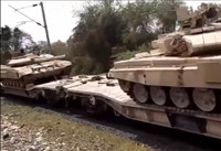 [ẢNH] Ấn Độ bất ngờ mang xe tăng T-90 đến sát biên giới Trung Quốc