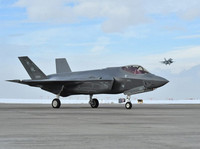[ẢNH] F-35 Lightning II trúng thầu đơn hàng với số lượng khiến Su-57 phải 