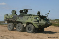 [ẢNH] Tránh tuần lộc, hai xe thiết giáp đâm nhau, 12 lính nhập viện