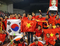 [ẢNH] Toàn cảnh xúc động đón mừng những người hùng của bóng đá Việt Nam