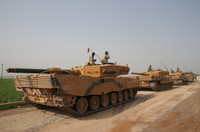 [ẢNH] Quân đội Syria phản ứng nóng khi xe tăng Thổ Nhĩ Kỳ áp sát Manbij