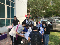 [Ảnh] 15 công dân hoàn thành cách ly tập trung tại bệnh viện CATP Hà Nội được trở về nhà