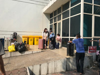 [Ảnh] 15 công dân hoàn thành cách ly tập trung tại bệnh viện CATP Hà Nội được trở về nhà