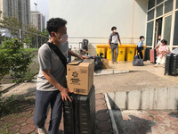 [Ảnh] 15 công dân hoàn thành cách ly tập trung tại bệnh viện CATP Hà Nội được trở về nhà