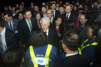 Tổng Bí thư, Chủ tịch nước Nguyễn Phú Trọng dâng hương ở chùa Trấn Quốc và mừng tuổi công nhân môi trường