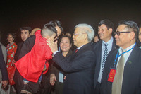 Tổng Bí thư, Chủ tịch nước Nguyễn Phú Trọng dâng hương ở chùa Trấn Quốc và mừng tuổi công nhân môi trường