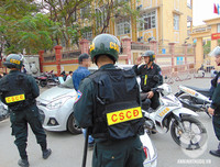 [ẢNH] Sát cánh cùng Cảnh sát Cơ động trong buổi tuần tra xử lý vi phạm về mũ bảo hiểm
