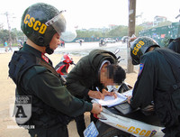 [ẢNH] Sát cánh cùng Cảnh sát Cơ động trong buổi tuần tra xử lý vi phạm về mũ bảo hiểm