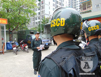 [ẢNH] Sát cánh cùng Cảnh sát Cơ động trong buổi tuần tra xử lý vi phạm về mũ bảo hiểm