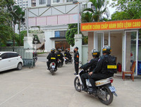 [ẢNH] Sát cánh cùng Cảnh sát Cơ động trong buổi tuần tra xử lý vi phạm về mũ bảo hiểm