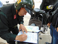 [ẢNH] Sát cánh cùng Cảnh sát Cơ động trong buổi tuần tra xử lý vi phạm về mũ bảo hiểm