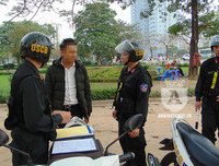 [ẢNH] Sát cánh cùng Cảnh sát Cơ động trong buổi tuần tra xử lý vi phạm về mũ bảo hiểm