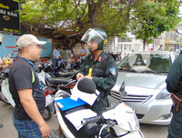 [ẢNH] Sát cánh cùng Cảnh sát Cơ động trong buổi tuần tra xử lý vi phạm về mũ bảo hiểm