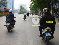 [ẢNH] Sát cánh cùng Cảnh sát Cơ động trong buổi tuần tra xử lý vi phạm về mũ bảo hiểm