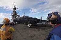 [ẢNH] Mỹ điều siêu tàu đổ bộ mang chiến đấu cơ dị tới áp sát Iran