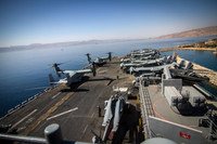 [ẢNH] Mỹ điều siêu tàu đổ bộ mang chiến đấu cơ dị tới áp sát Iran