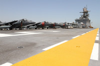 [ẢNH] Mỹ điều siêu tàu đổ bộ mang chiến đấu cơ dị tới áp sát Iran