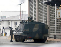 Xe bọc thép của Trung Quốc xuất hiện nhan nhản trong chính biến Zimbabwe