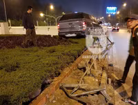 [ẢNH] Vụ TNGT hi hữu ở Hà Nội, khi xe bán tải 