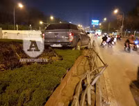 [ẢNH] Vụ TNGT hi hữu ở Hà Nội, khi xe bán tải 