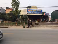 [Ảnh] Công an xã chính quy tuần tra đường làng ngõ xóm, nhắc nhở người dân đeo khẩu trang