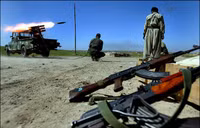 [ẢNH] Phiến quân ngụy trang trận địa pháo phóng loạt 