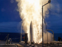 [ẢNH] Mỹ sắm tới gần 800 tên lửa SM-6 để làm gì?