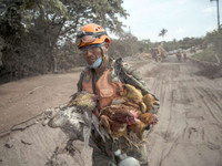 [ẢNH] Số người thiệt mạng đã lên tới 99 người trong vụ núi lửa phun trào ở Guatemala