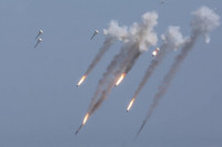 [ẢNH] Nga ném bom dữ dội phiến quân đáp trả 