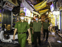 Công an Hà Nội tuần tra, tuyên truyền phòng chống dịch Covid-19