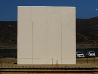 Cận cảnh nguyên mẫu các bức tường Mỹ sẽ xây dọc biên giới Mexico