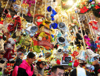 Phố Hàng Mã rực rỡ sắc màu đón Giáng sinh